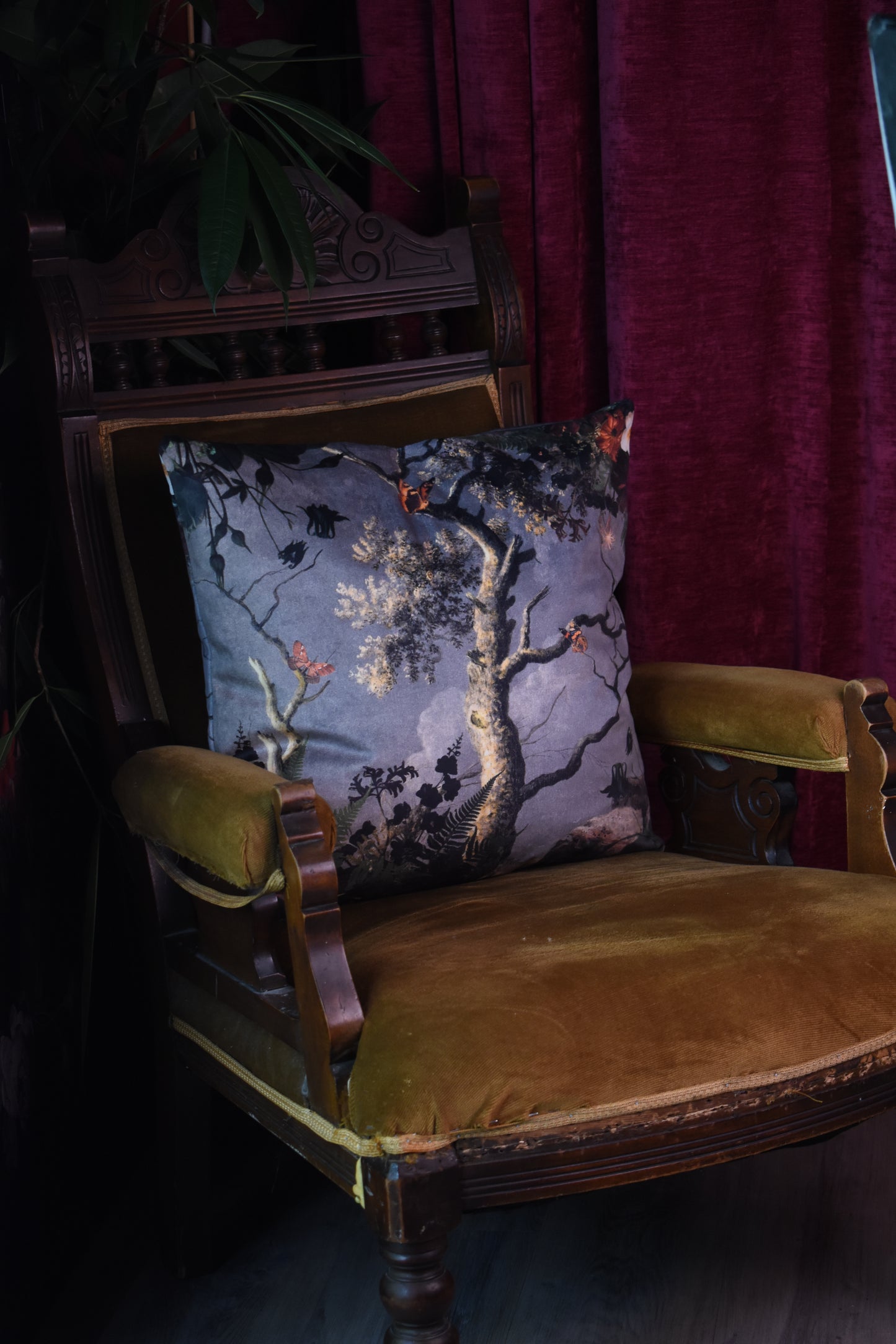 Matilde - Velvet Classical Cushion
