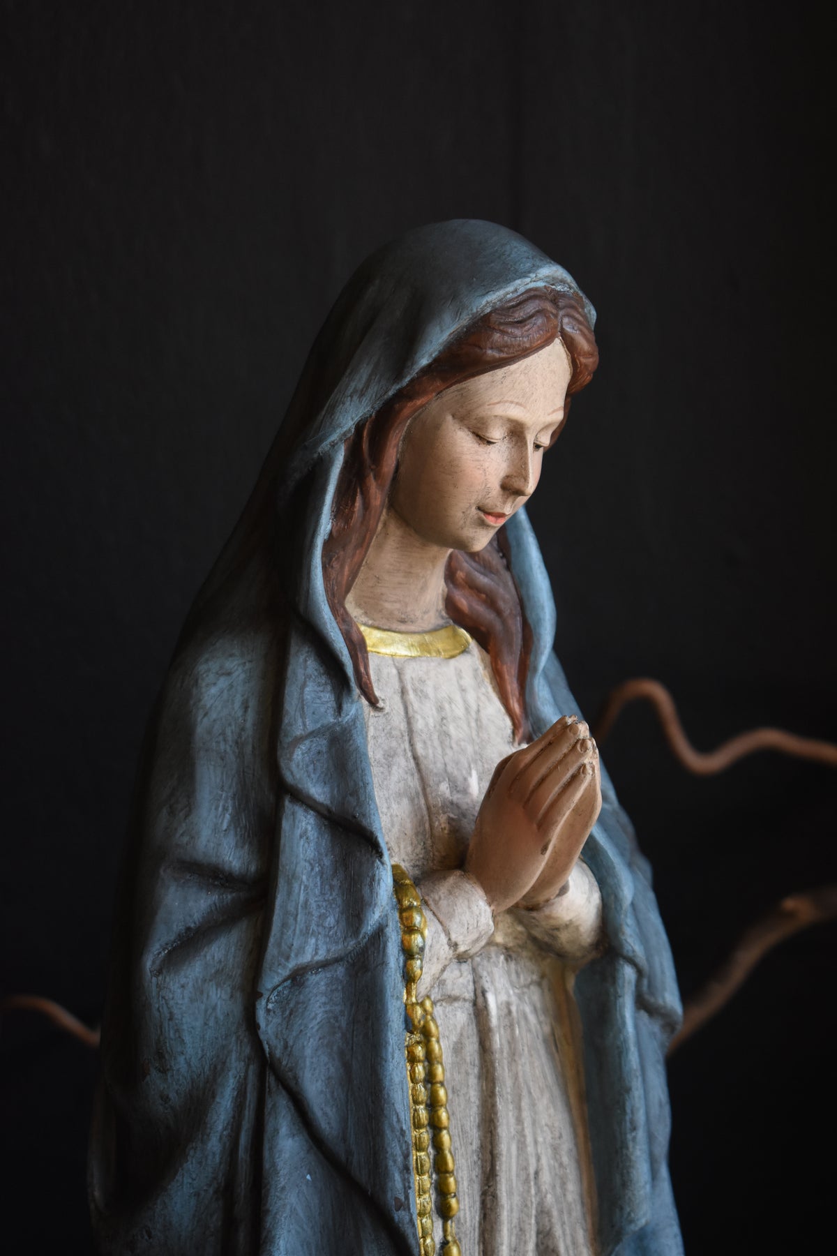 Praying Maria Statue
