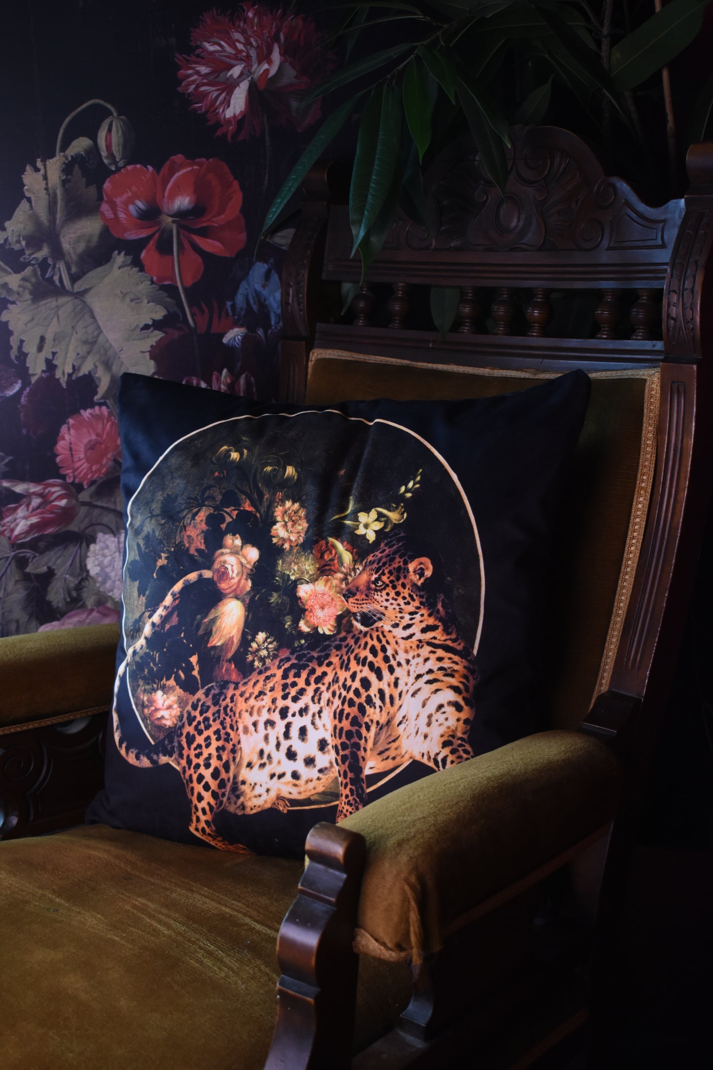 Lone Leopard - Velvet Classical Cushion