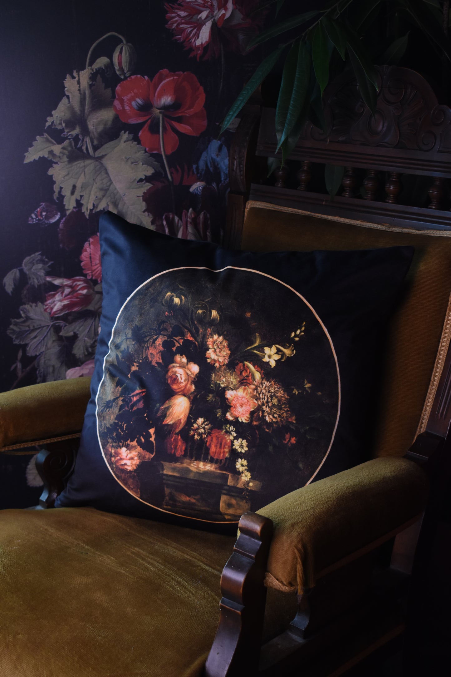 Lone Leopard - Velvet Classical Cushion