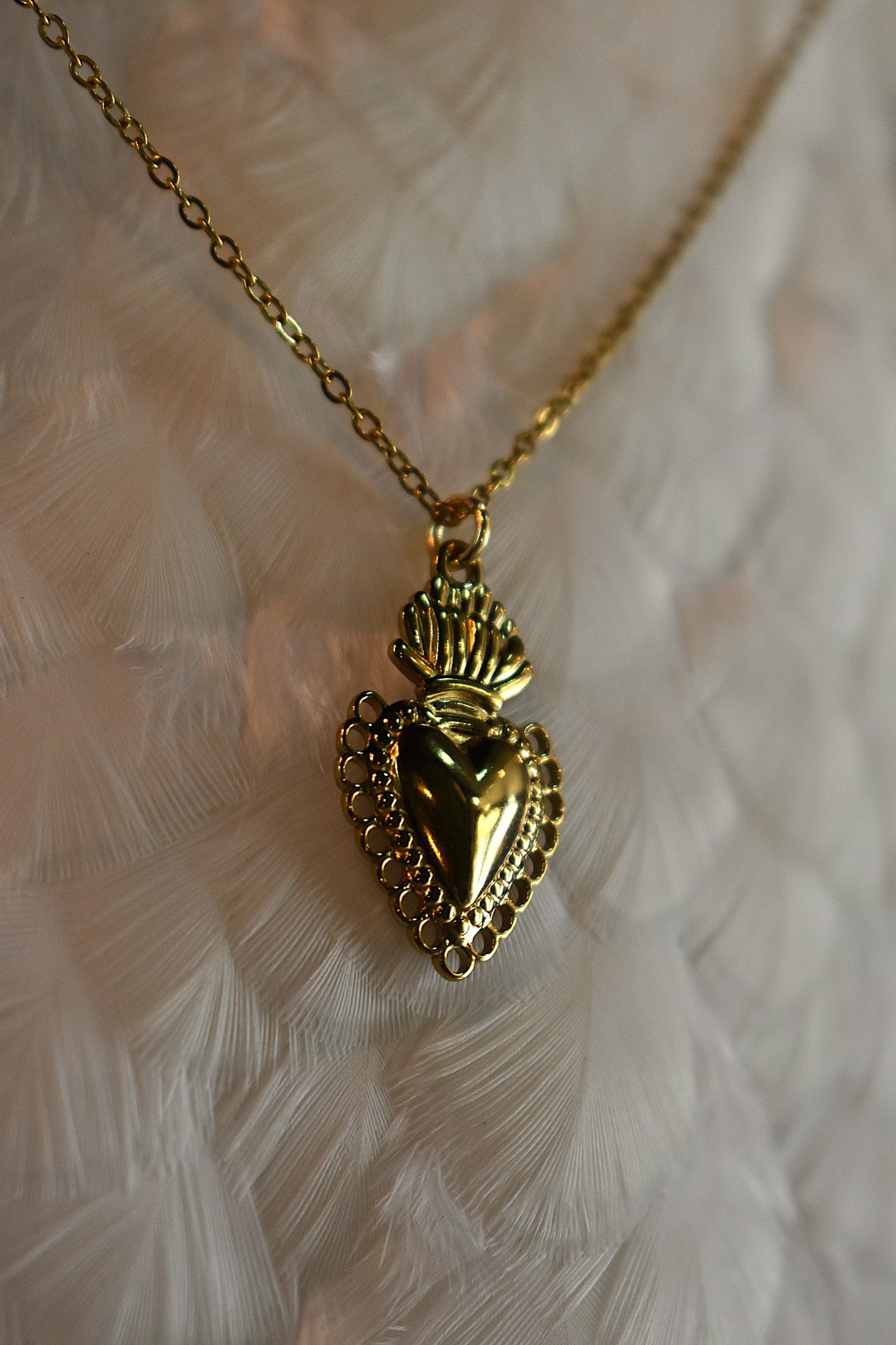 Divina Heart Necklace ~ Gold