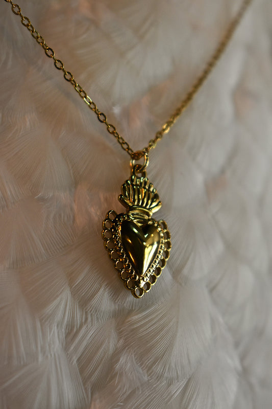 Divina Heart Necklace ~ Gold