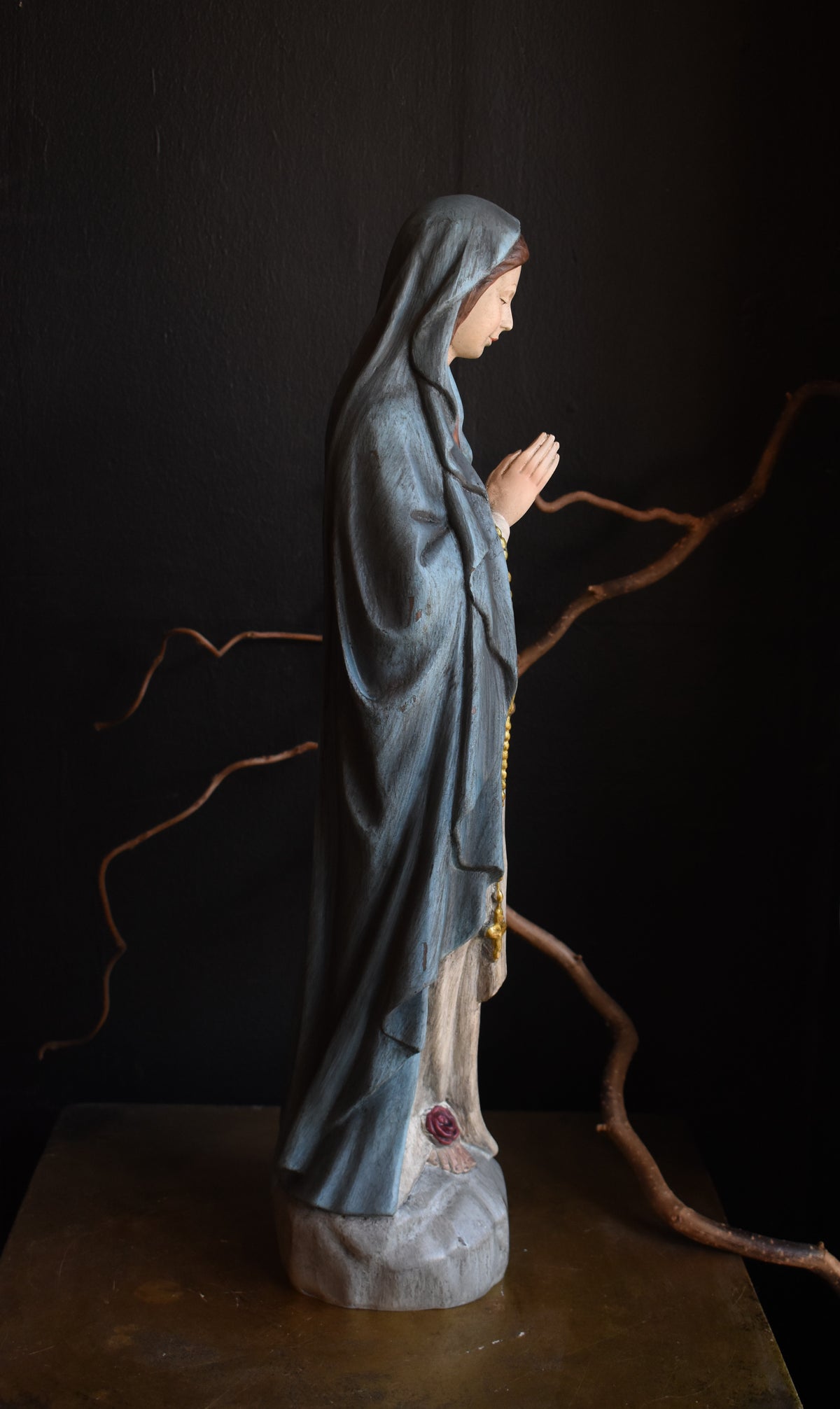 Praying Maria Statue