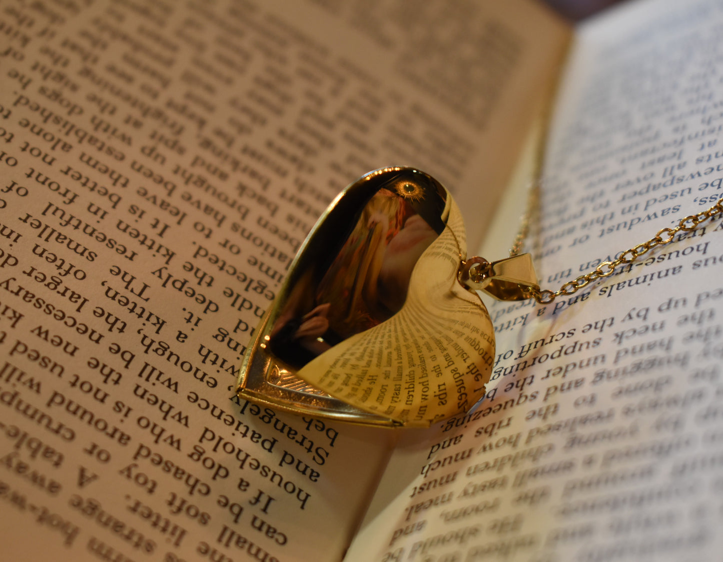 Lover's Oath Heart Locket Necklace ~ Gold