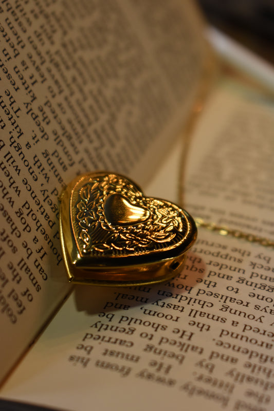 Lover's Oath Heart Locket Necklace ~ Gold