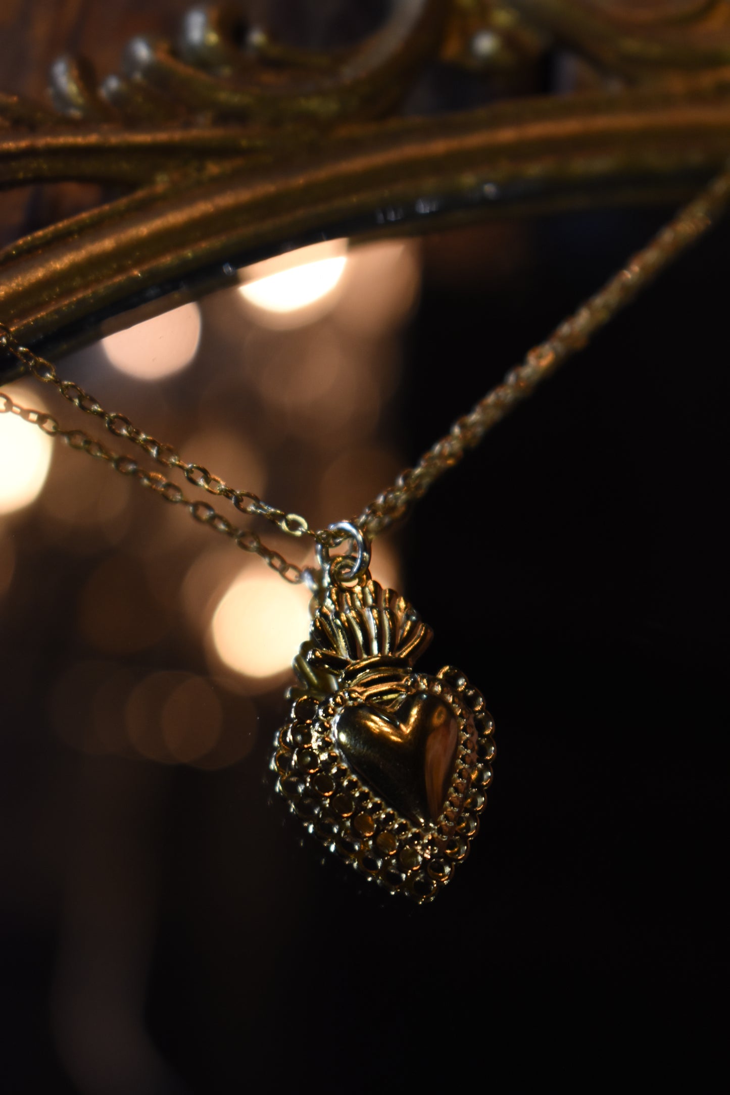 Divina Heart Necklace ~ Gold